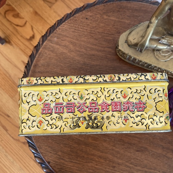 Beautiful Vintage Tin - Picture 3 of 12